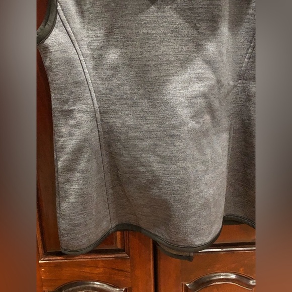 Chico’s Weekends Grey Front Zip Hooded Vest Sz S - Picture 3 of 10